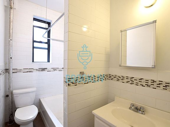 5th image of 21 E 21st St APT 3F