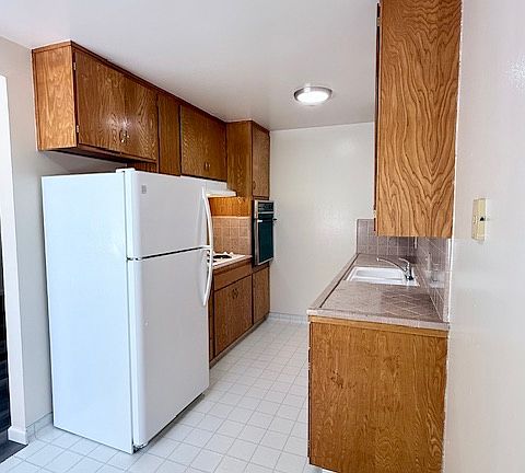 4th image of 2411 Karen Dr #1