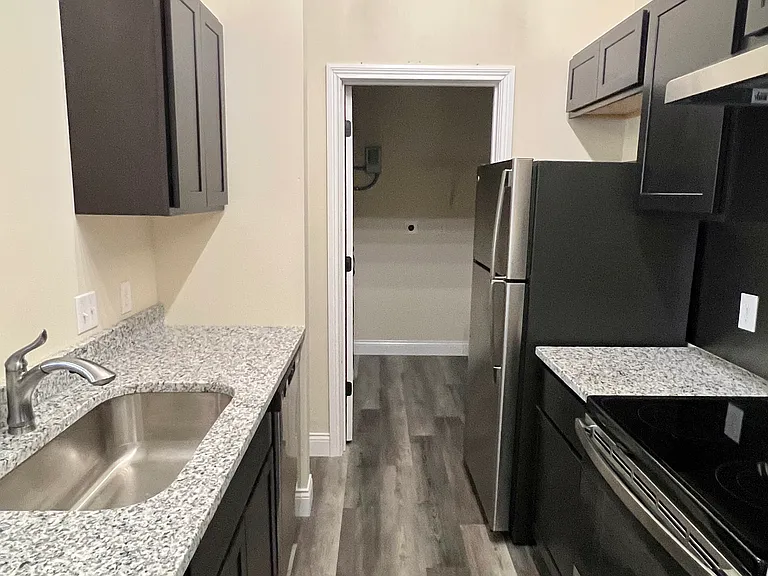 3840 Rohling Oaks Dr #4 — Photo 6