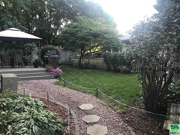 2nd image of 1424 Crestview Dr