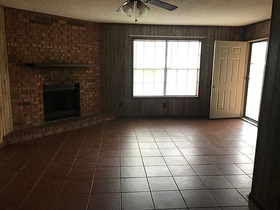 2nd image of 2241 Linda Ave #2241