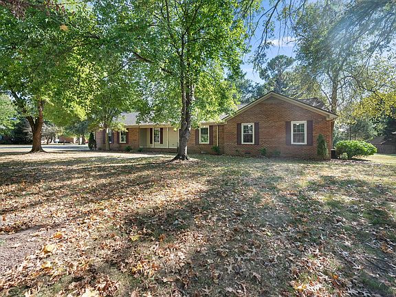 3rd image of 703 Princess Ct