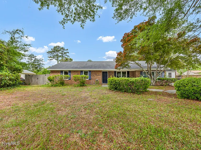 917 Wordsworth Dr — Photo 1