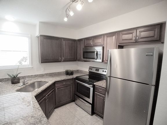 2nd image of 2948 Antique Oaks Cir APT 90
