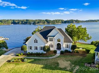 9615 Island Point Rd, Sherrills Ford, NC 28673