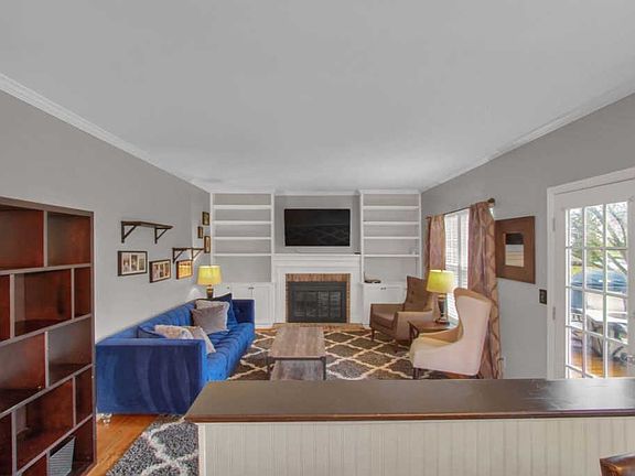 3rd image of 10076 Fox Chase Dr