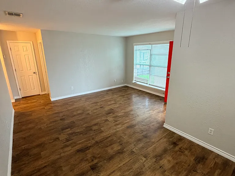 208 Uhland Rd #3 — Photo 4