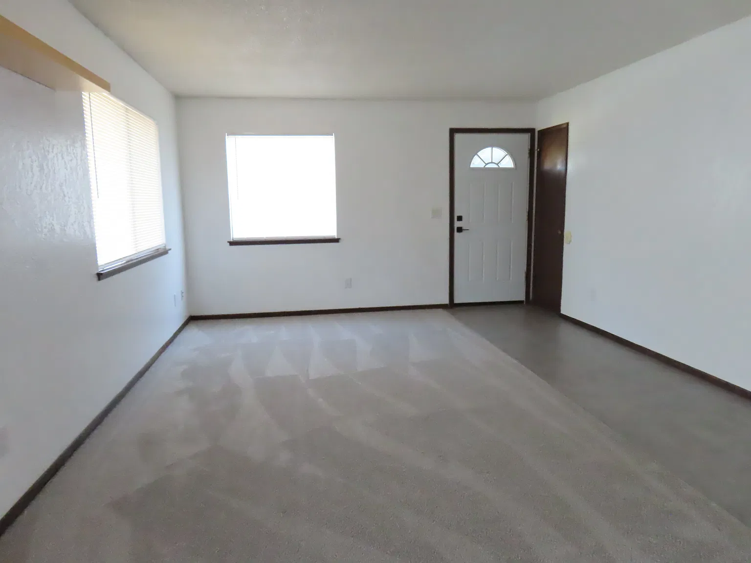 2 bed, 900 sqft, $1,400 — Photo 2
