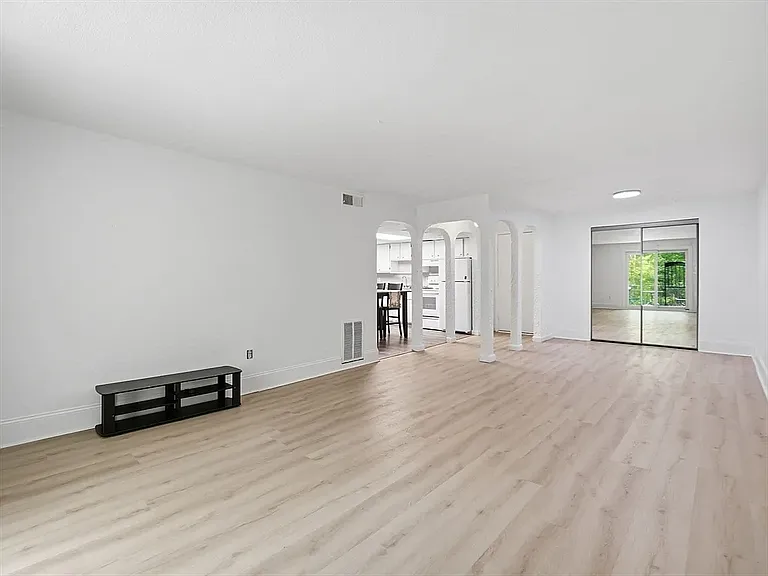15 Shadowbrook Ln #28 — Photo 11