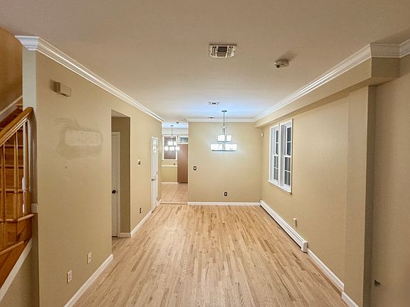 5th image of 62 Poplar Ave #1