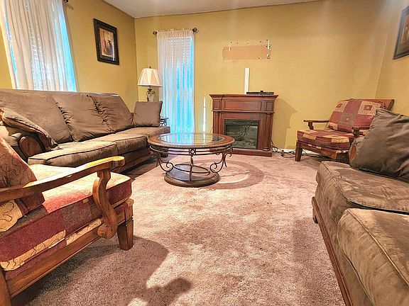 4th image of 1290 Oaklane Dr
