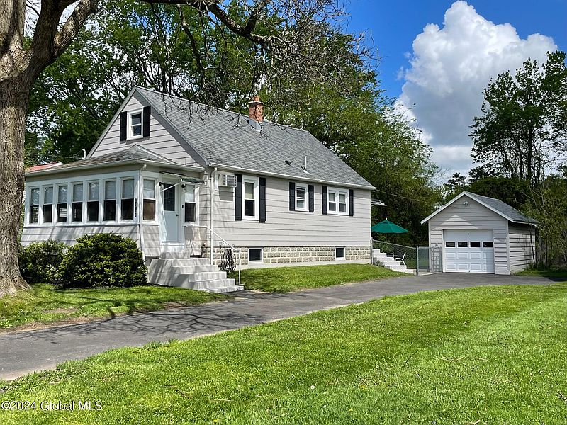 2nd image of 1381 Tracy Ave
