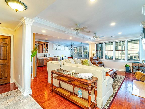 2nd image of 913 Saint Charles Pl APT 1