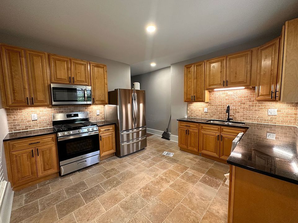 1st image of 2568 Deming Ave #2570