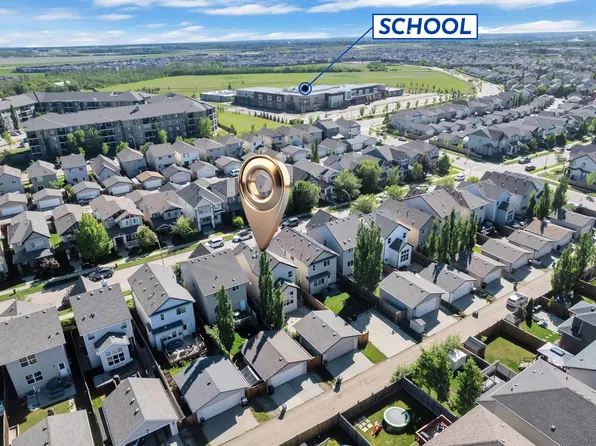 621 McDonough Link NW, Edmonton, AB T5Y 0M8