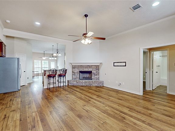 3rd image of 1120 Eagle Ave