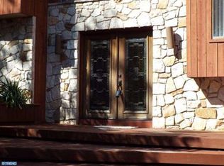 4 Timberline Dr, Voorhees, NJ 08043