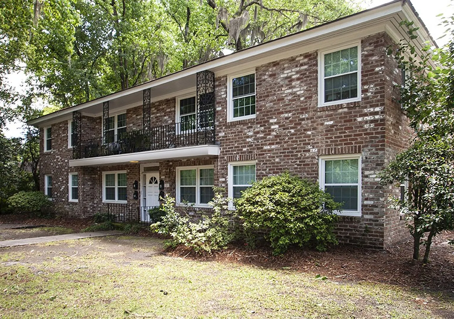 Quaint Downstairs 2BR/1BA in Ardsley! — Photo 2