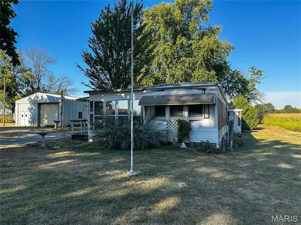 441 S Pine St, Irving, IL 62051