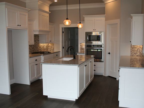 Kitchen with uplighting