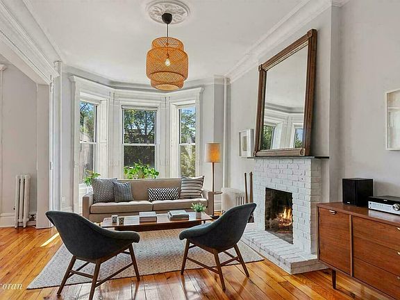 2nd image of 437 2nd St APT 3