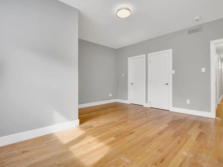 544 Gilmour St — Photo 17