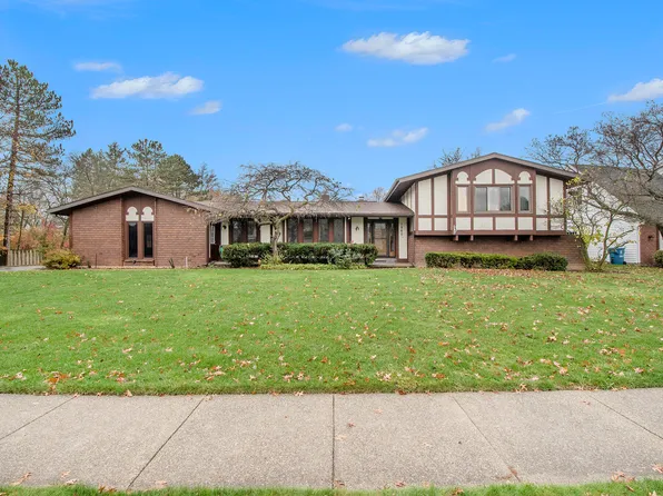 1960 Lockmere Dr SE, Kentwood, MI 49508