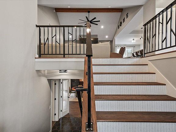 4th image of 8183 Old Oak Dr