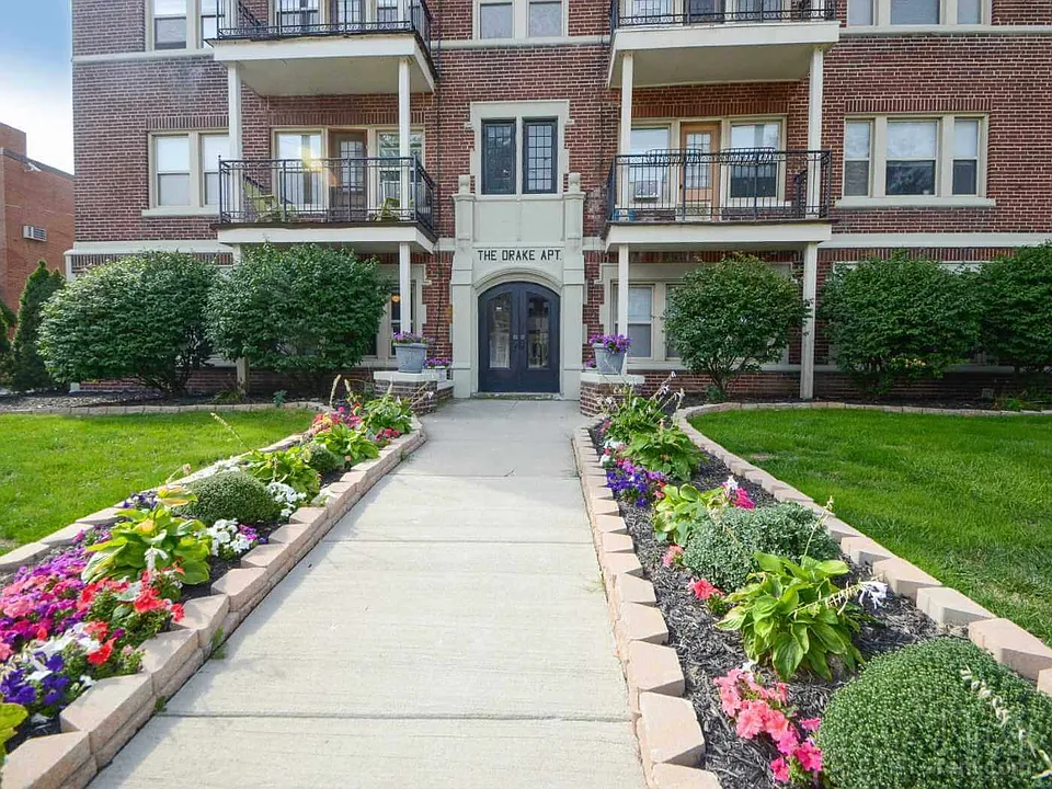 203-11857 W Clifton Blvd #203