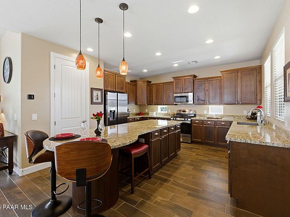 4th image of 2206 Calgary Dr
