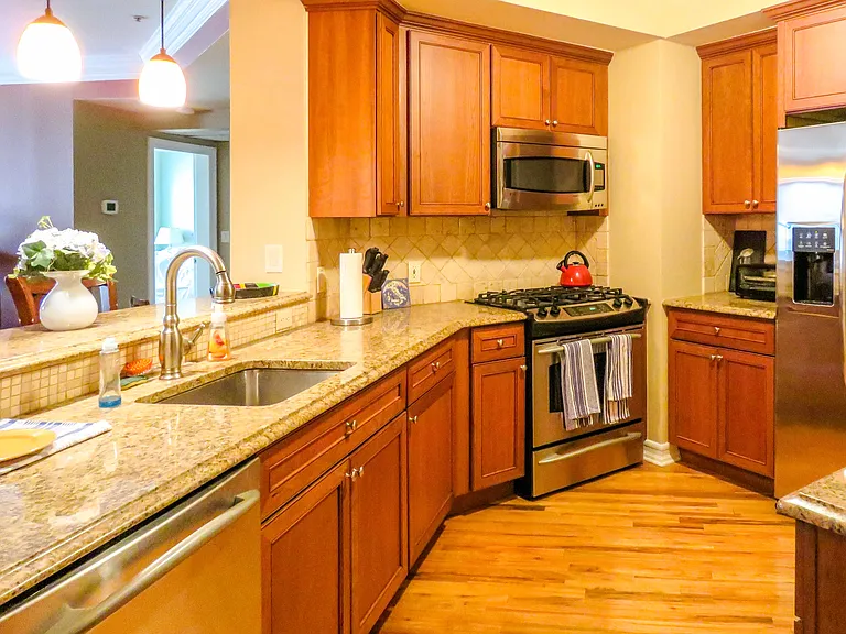 600 Hudson St #3B — Photo 6