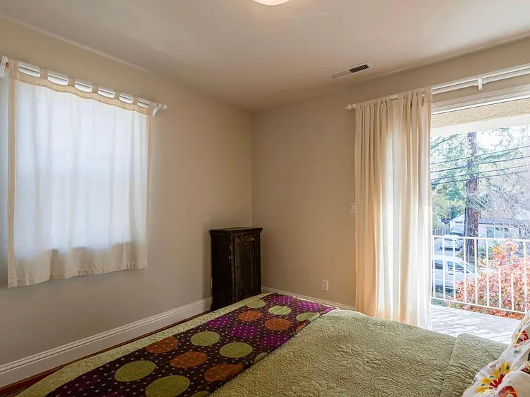 560 Barron Ave — Photo 13