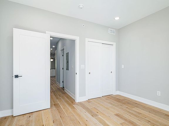 3rd image of 2709 W Jefferson St Floor 2