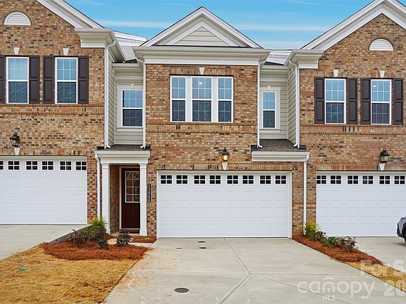 4th image of 12046 Lavinia Ln