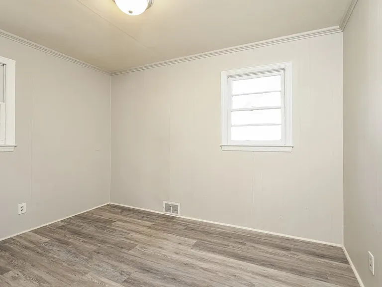 1006 E Devonshire St — Photo 25