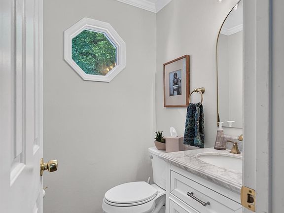 5th image of 1 Indian Laurel Ct