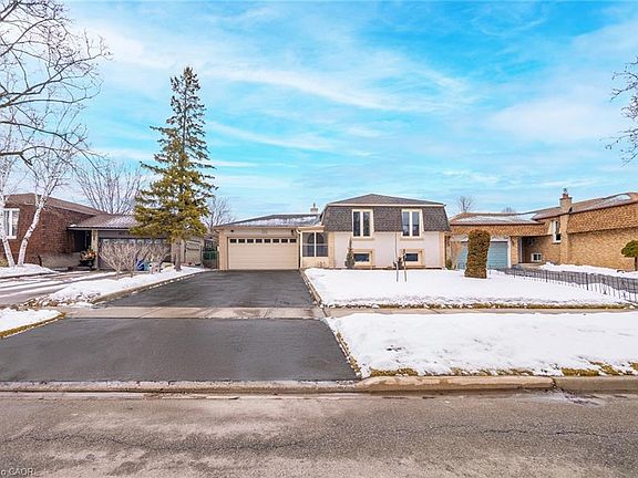 2nd image of 305 Pinegrove Rd