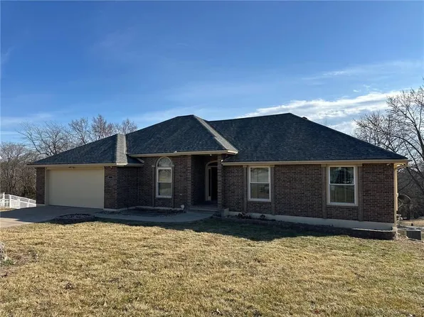 1900 Hidden Valley Dr, Pleasant Hill, MO 64080