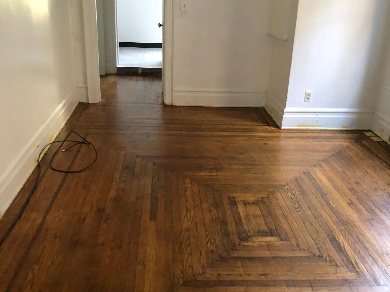 1039 W Linden St — Photo 3