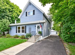 321 Billings St, Elgin, IL 60123