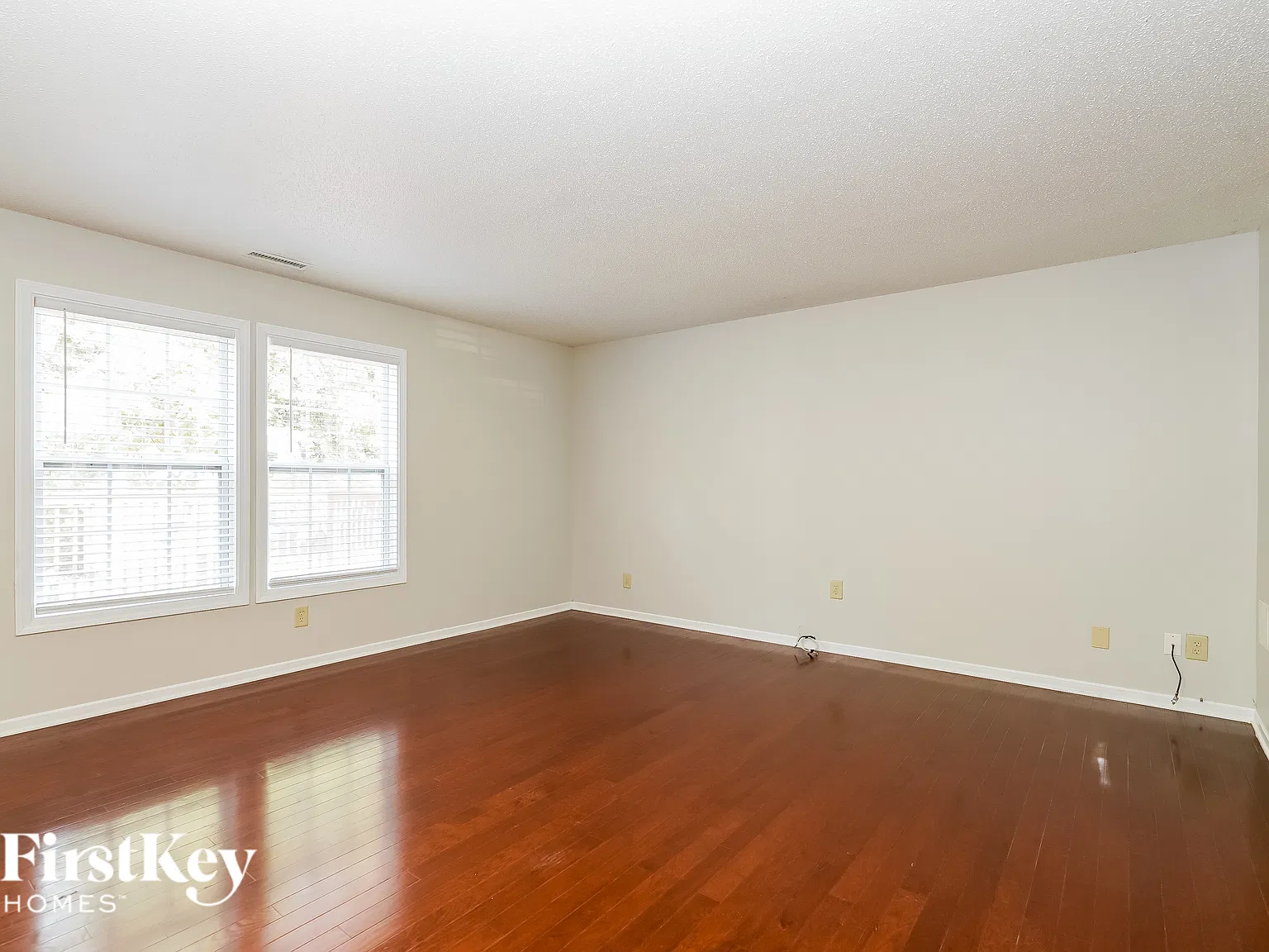 3 bed, 2.5 bath, 2011 sqft, $2,175 — Photo 4