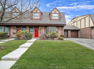 12 Quail Run Dr, Deer Park, NY 11729