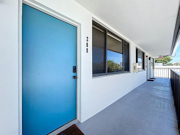 5th image of 1901 N Andrews Avenue #208