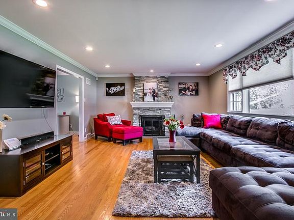4th image of 2606 Longwood Dr
