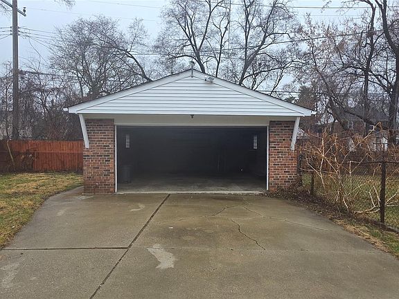 4th image of 16525 Burt Rd