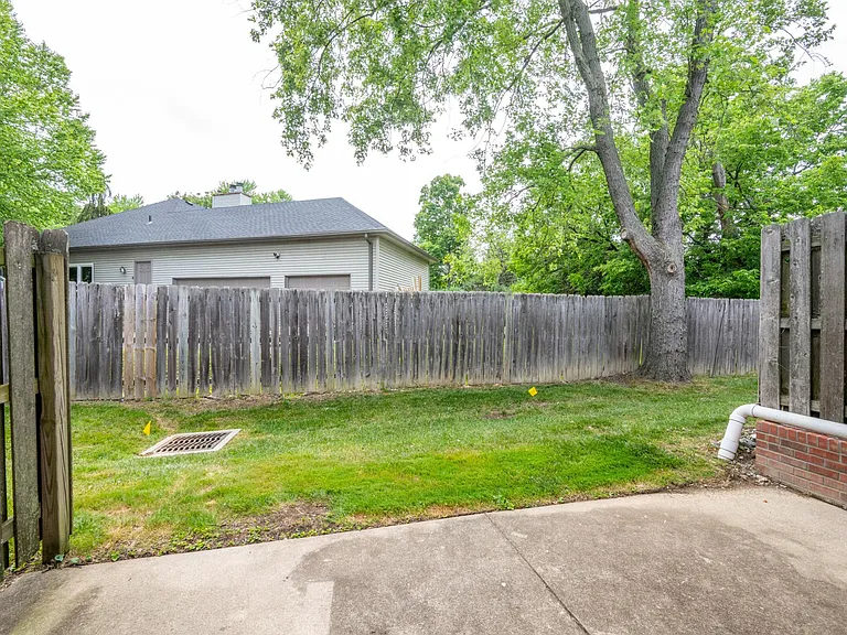7752 Montgomery Rd #73 — Photo 37