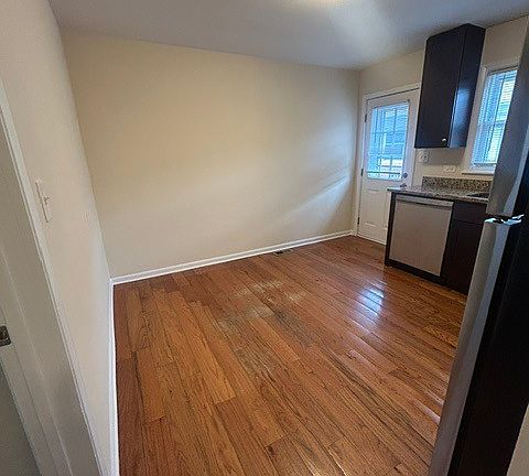 3rd image of 115 W Ash St #1