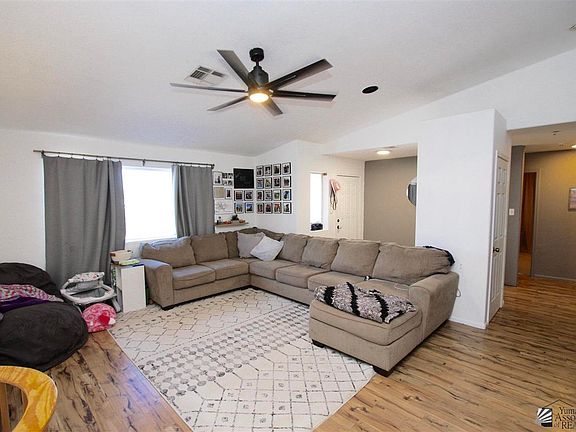 4th image of 4182 S Jasmine Ave