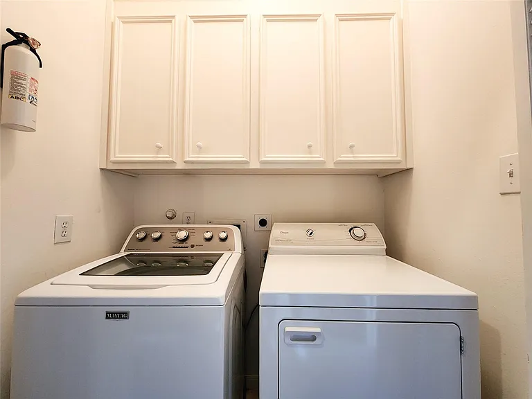 2637 W Dallas St — Photo 15