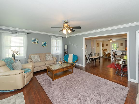 4th image of 3908 Kenilworth Ln
